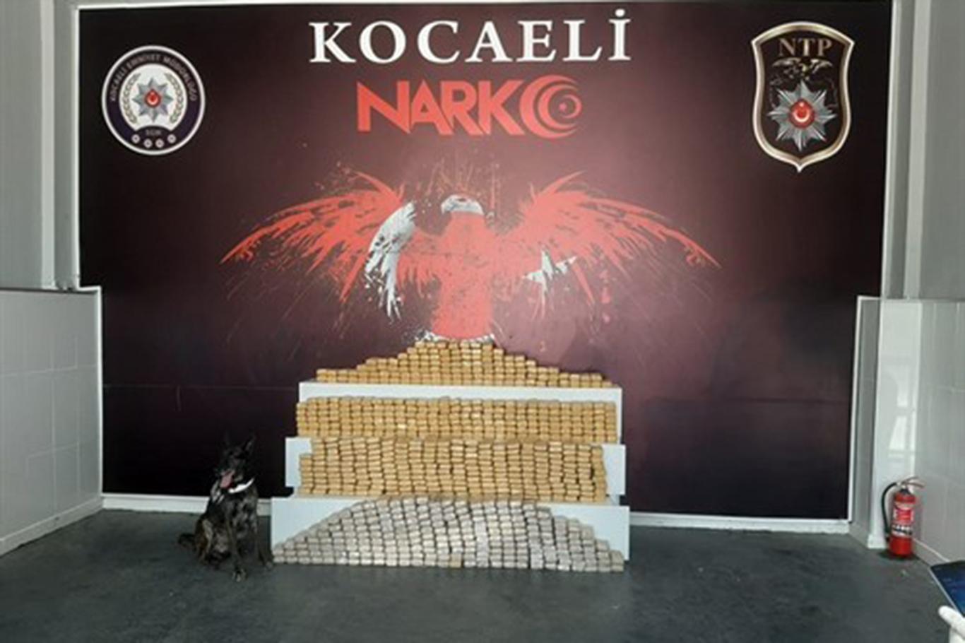 Kocaeli’nde temizlik ürünleri yüklü minibüste 375 kilogram eroin ele geçirildi